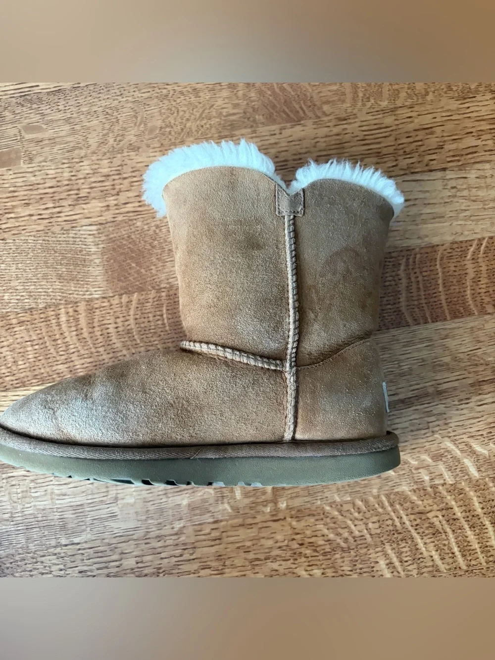 UGG Australia Bailey Button Boots Kids Sz K3 Chestnut Brown Suede Sheepskin 5991